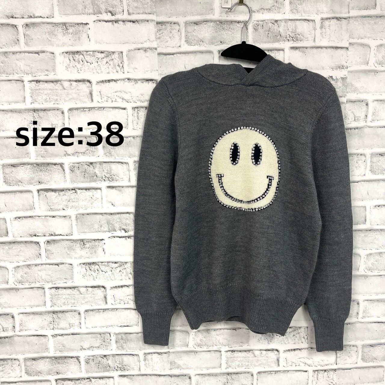 笑顔モチーフのトップス